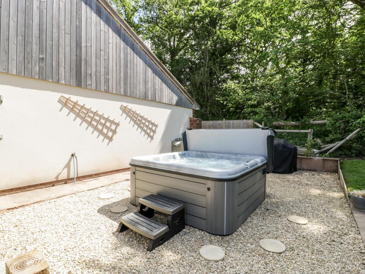 The Outlook Villa Taunton Exterior photo